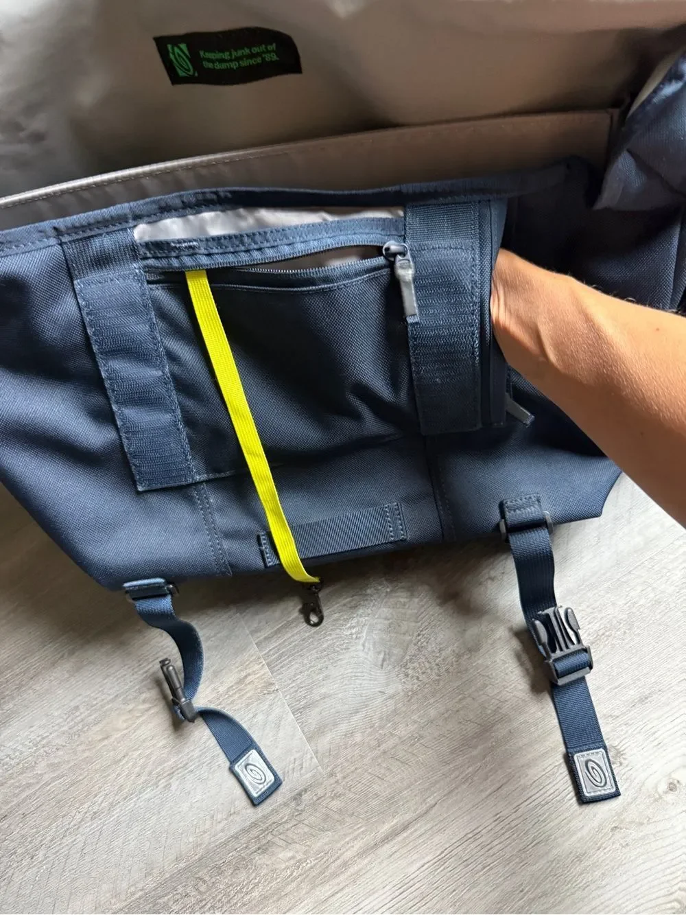 TIMBUK2 Classic Messenger Bag Navy Blue Adjustable Travel Unisex Medium